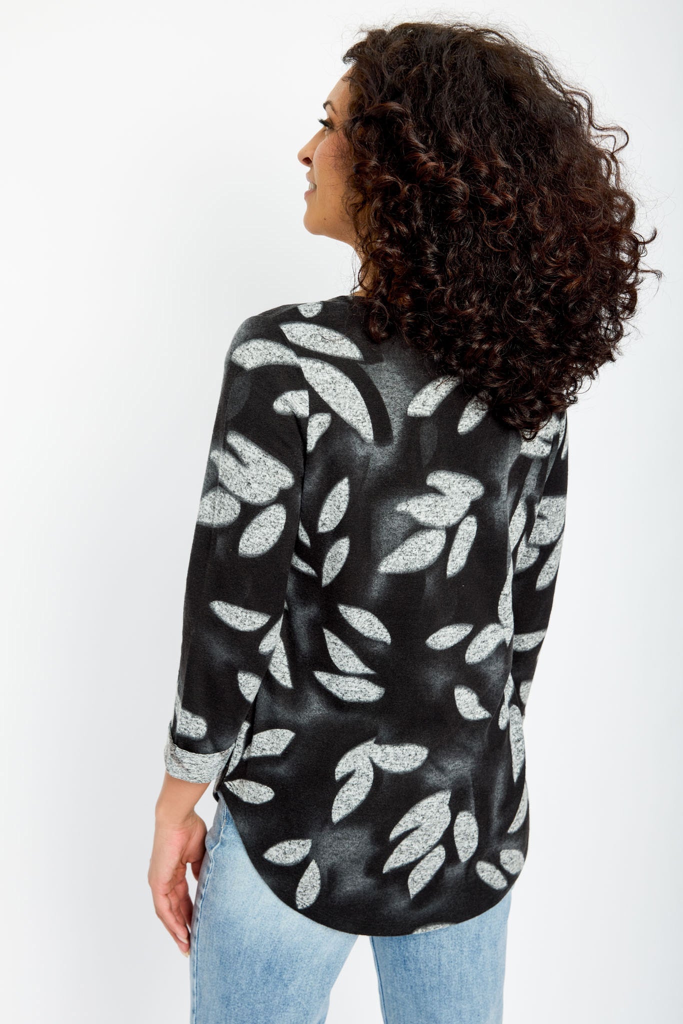 Abstract Scoop-Neck 3/4 Sleeve Sweater with Shirttail Hem