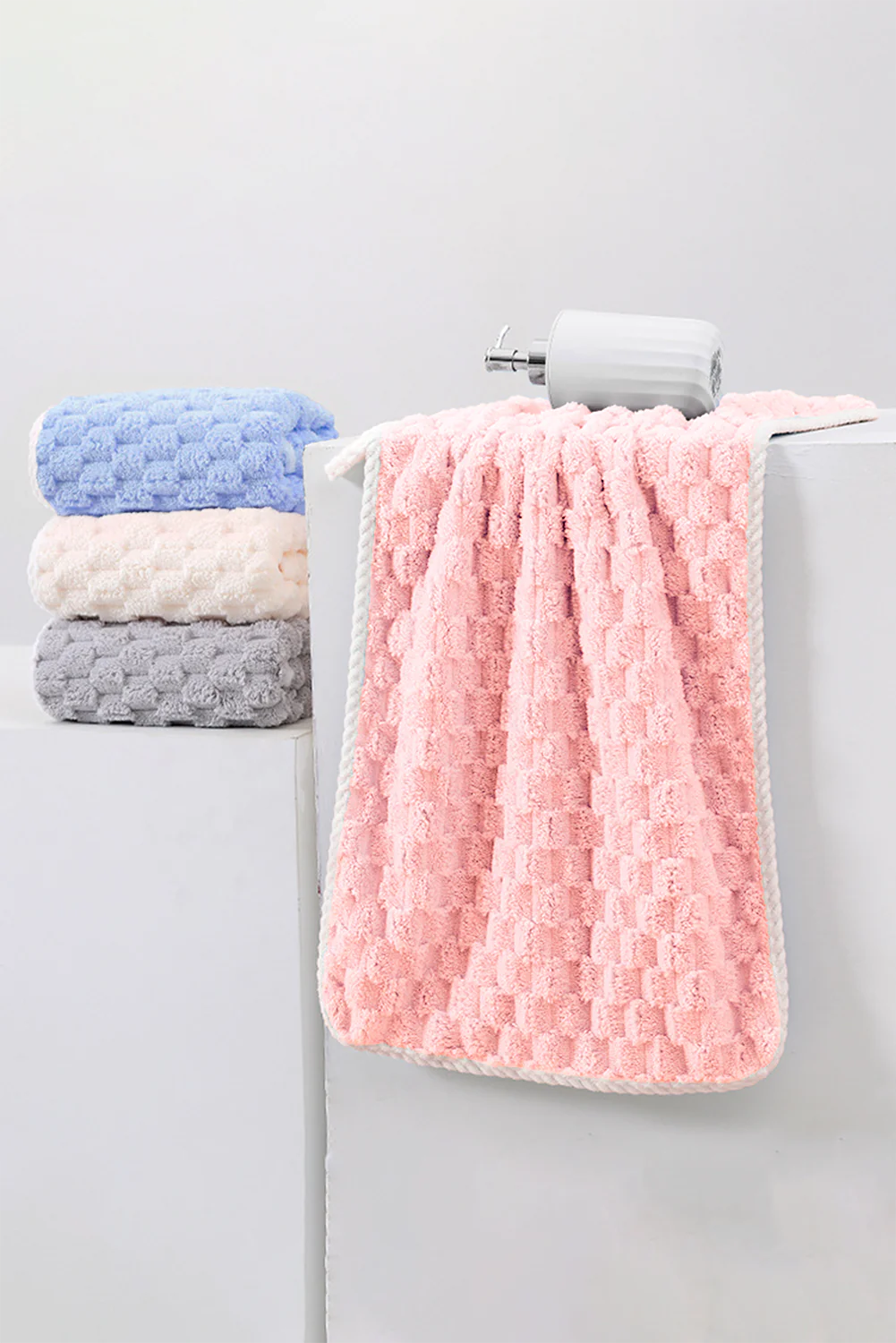 Peach Blossom Checkered Textured Thick Soft Bath Towel