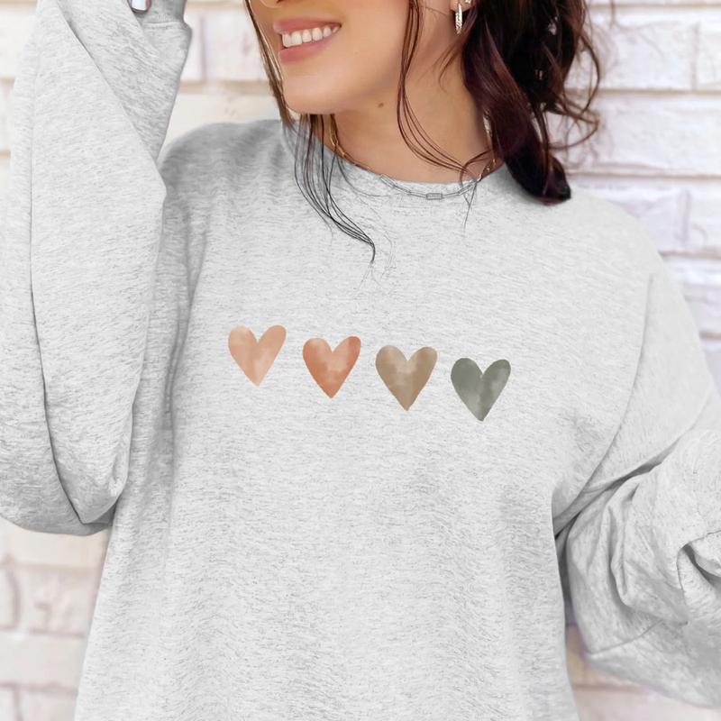 Women’s Cozy Heart Graphic Sweatshirt