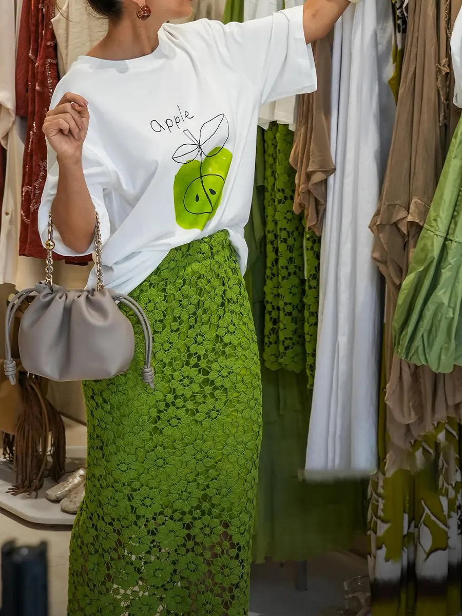 Women's Elegant Hollow-out Lace Slim-fit Skirt