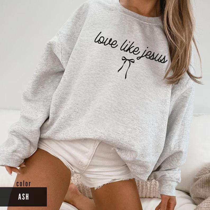 Women’s Faith-Inspired Crewneck Sweatshirt – “Love Like Jesus”