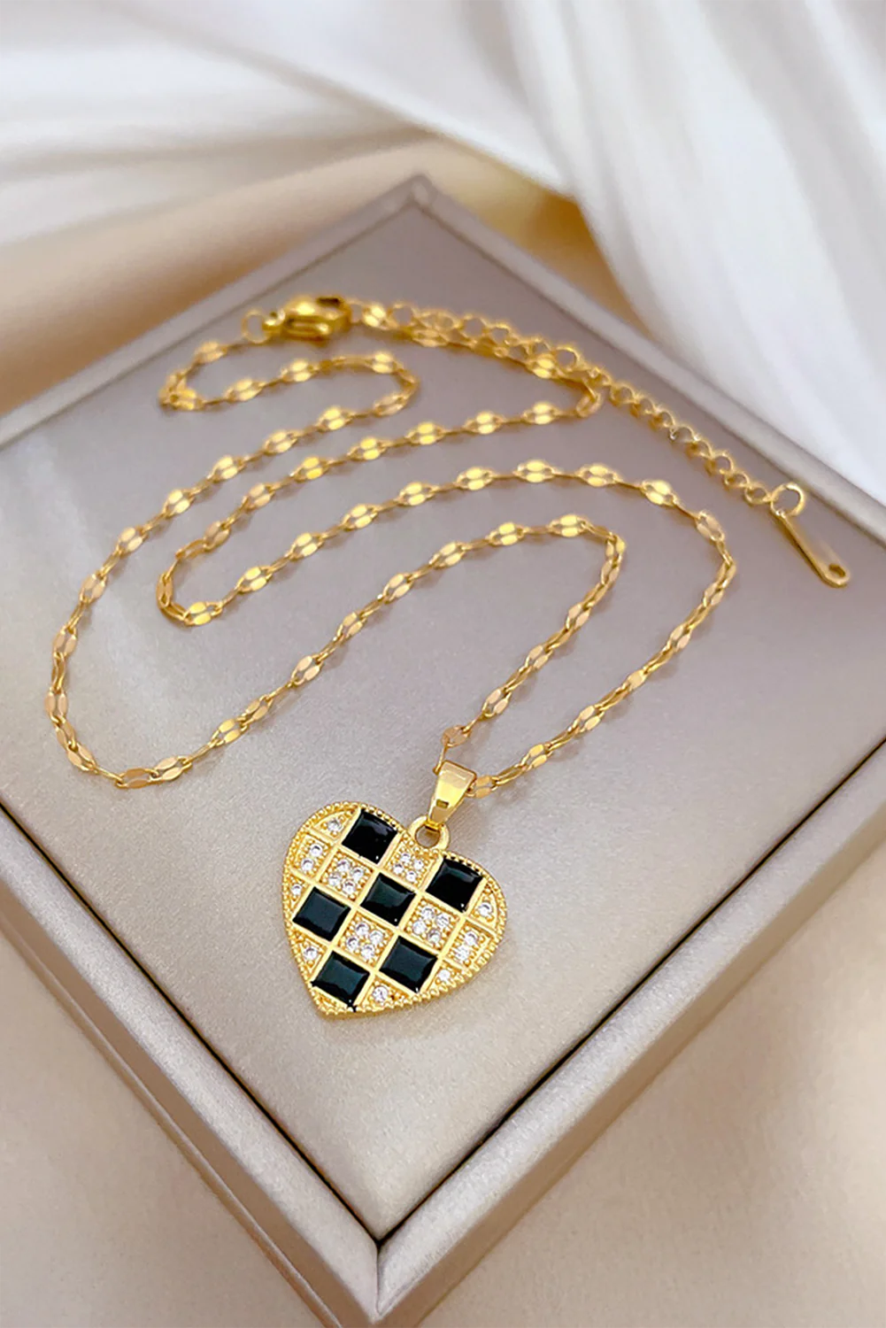 Gold Checker Heart Shape Pendant Necklace