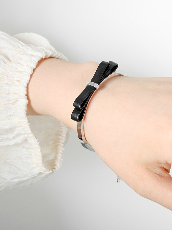 Bow-Embellished Contrast Color Bracelet Accessories