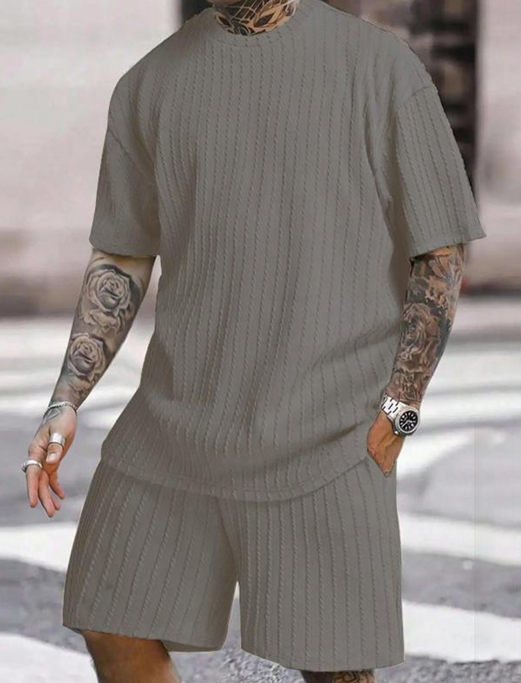 Men's Summer 2-Piece Outfit- Loose Casual Crewneck T-Shirt & Pocket Shorts for Daily Outdoor Wear