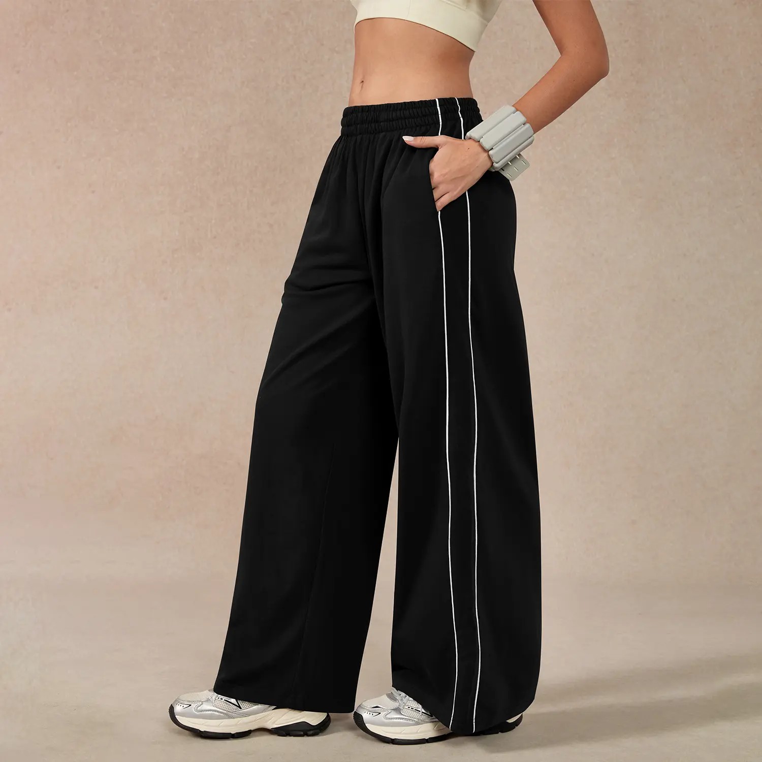 Women's Baggy Wide-Leg Pants – Pocket Design, Elastic Waist & Side Trim for Securely Holding Small Items & Comfortable Relaxed Fit