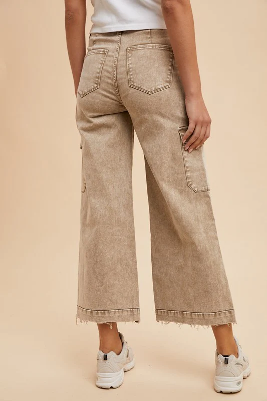 Wear Raw Hem Wide Leg Jeans with Cargo Pockets