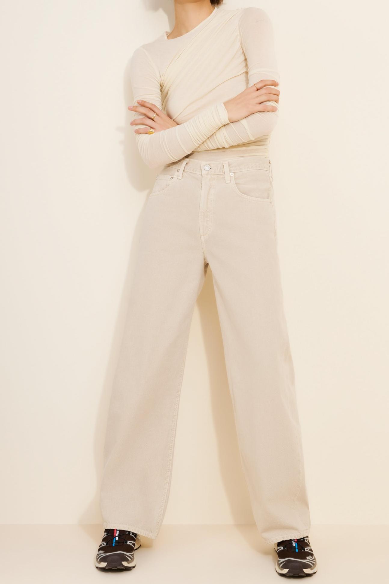 Low Curve Barrel Jeans