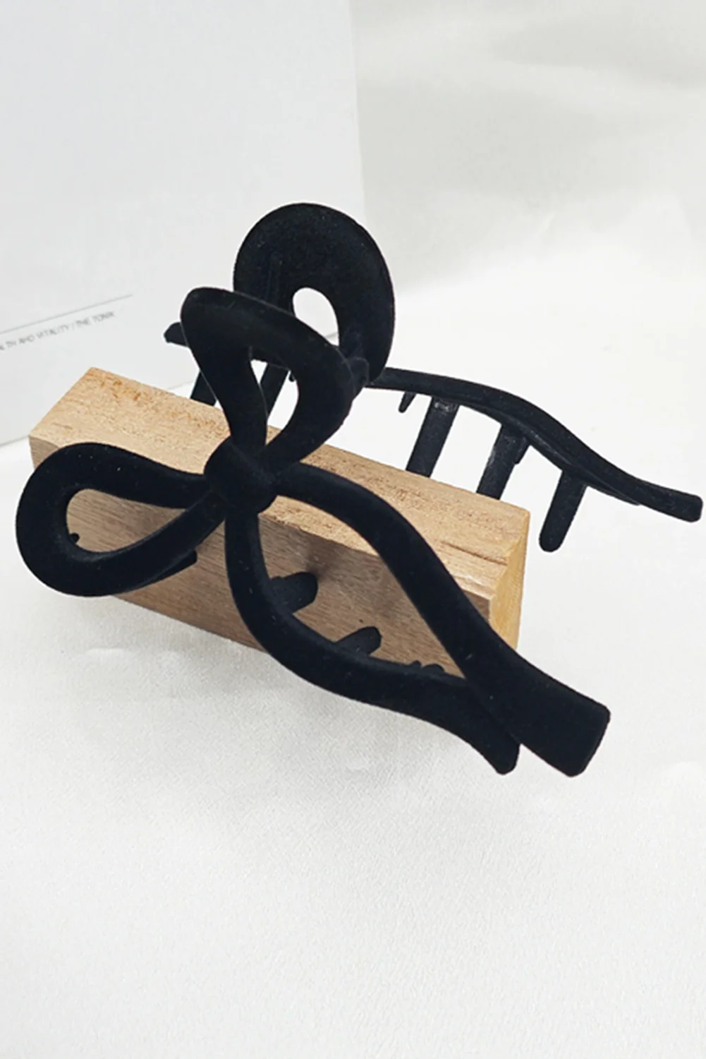 Black Velvet-Flocked Bow Shape Claw Clip