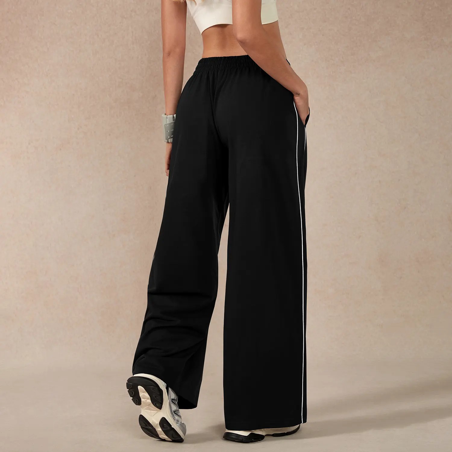Women's Baggy Wide-Leg Pants – Pocket Design, Elastic Waist & Side Trim for Securely Holding Small Items & Comfortable Relaxed Fit