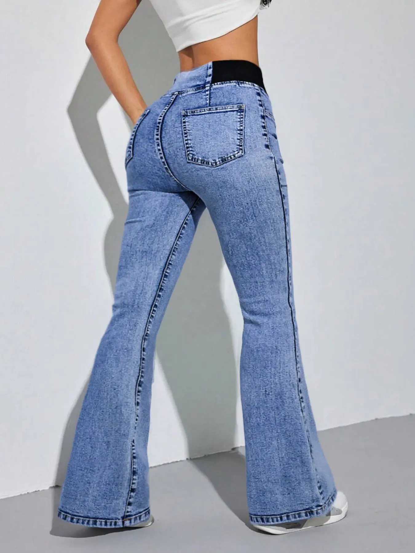 2026 Women's Back Shirred Jeans, Mid - Rise Elasticity Waist Flared Jeans, With Pockets